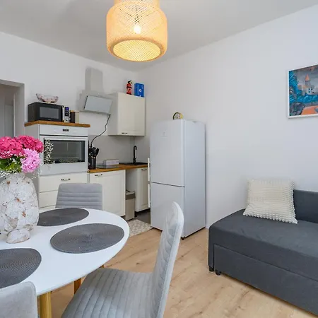Ian Apartment Lopar